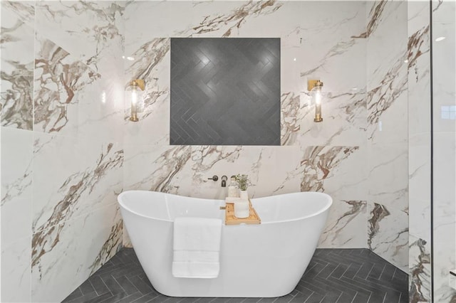 1816 NE Lashbrook Cir, Lees Summit, MO 64086 - full bath with a freestanding bath