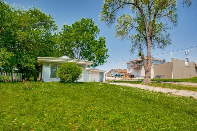 view of front of house with a front lawn