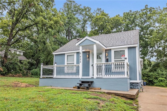 view of front facade with a front yard and a porch