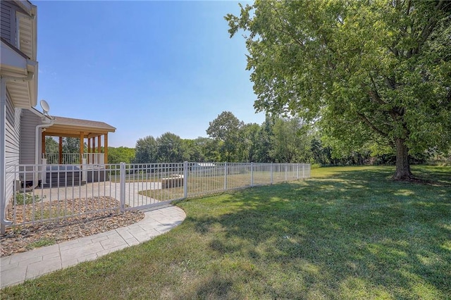 view of yard featuring a patio area