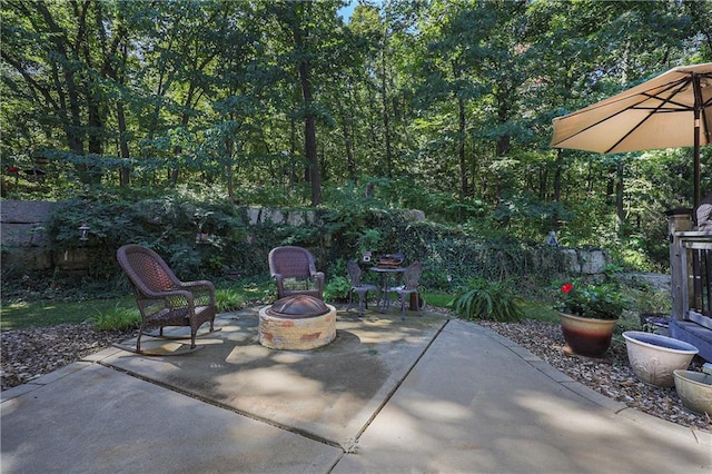 view of patio featuring an outdoor fire pit