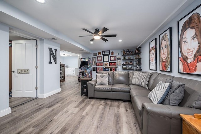 living room featuring light hardwood / wood-style floors and ceiling fan