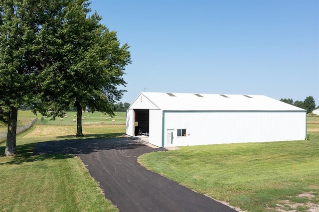 exterior space featuring a lawn