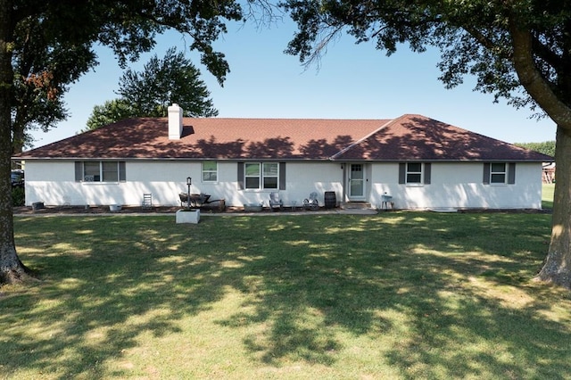 back of house featuring a lawn