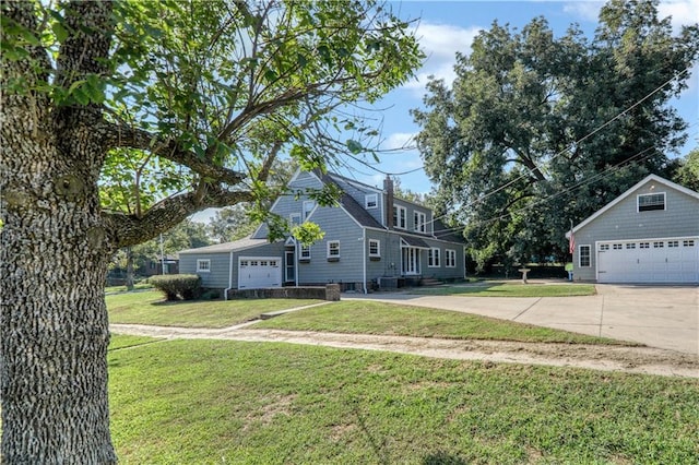 view of front facade with a garage and a front yard