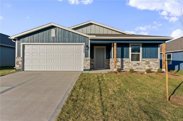 view of front of house featuring a garage and a front lawn