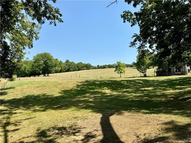 view of yard featuring a rural view