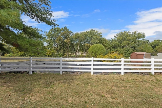 view of yard with a shed