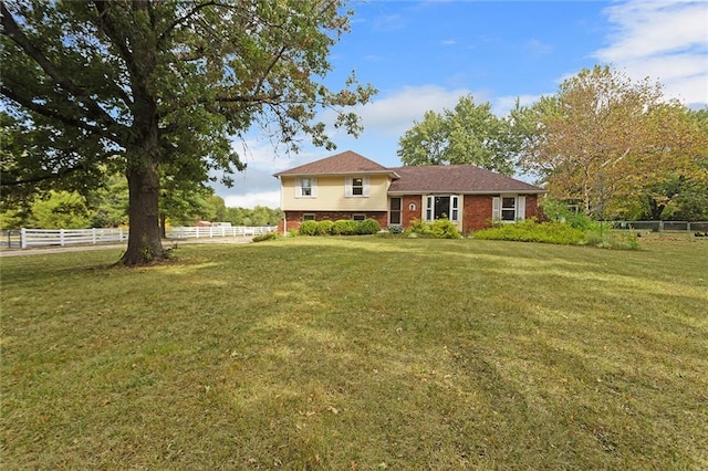 view of front facade featuring a front yard