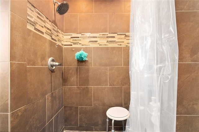 bathroom featuring a shower with curtain