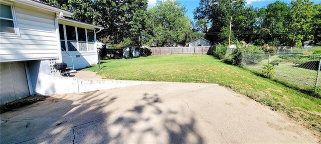 view of yard featuring a patio