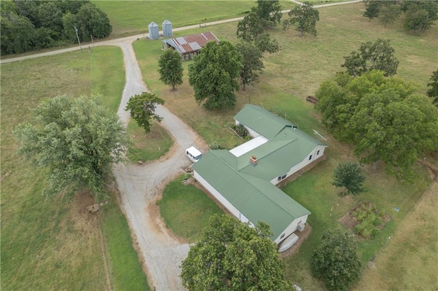 birds eye view of property featuring a rural view