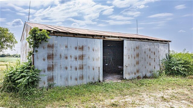 view of outbuilding