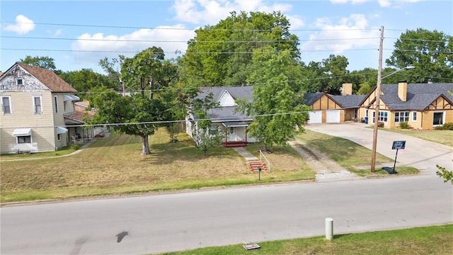 view of front of house with a front lawn