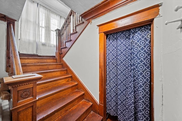 3917 Benton Blvd, Kansas City, MO 64130 - view of stairs