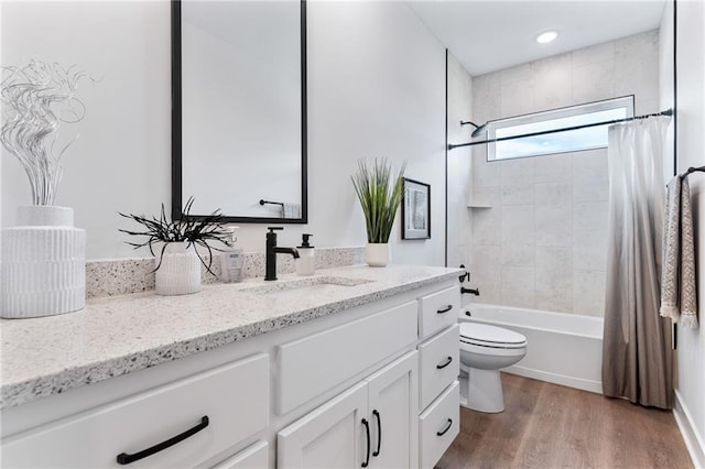 bathroom featuring shower / tub combo, toilet, wood finished floors, vanity, and recessed lighting