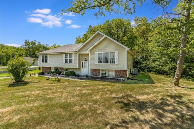 split foyer home featuring a front yard and central air condition unit