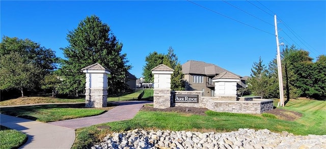 community sign with a yard