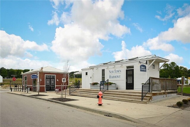 manufactured / mobile home with a wooden deck