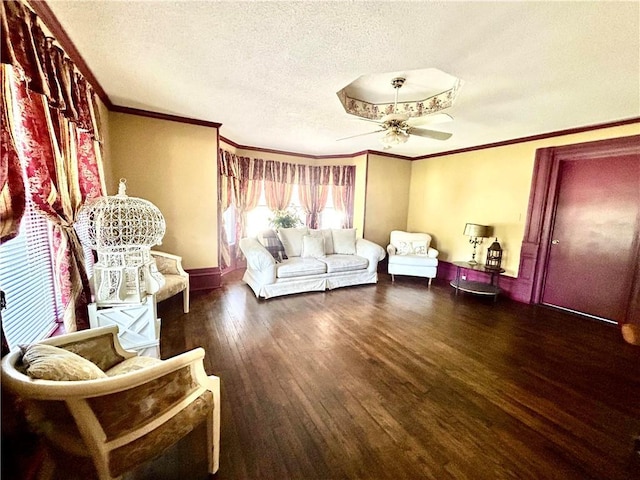 living area featuring crown molding, a textured ceiling, a ceiling fan, and wood finished floors