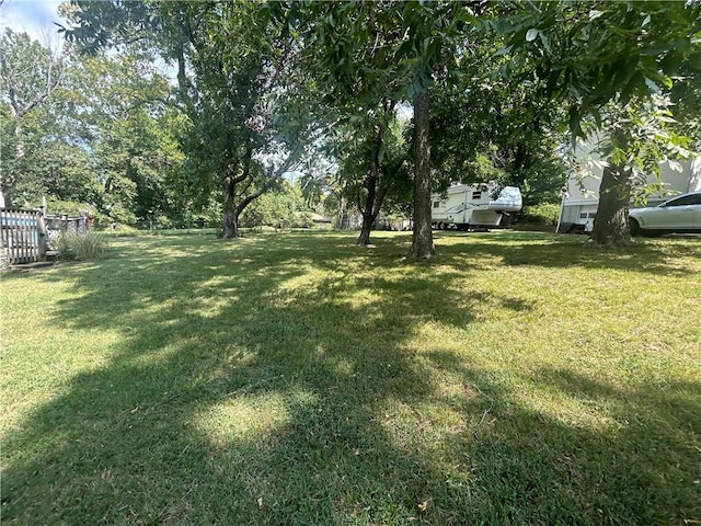 view of yard featuring fence