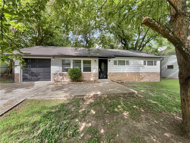 single story home featuring a garage and a front yard