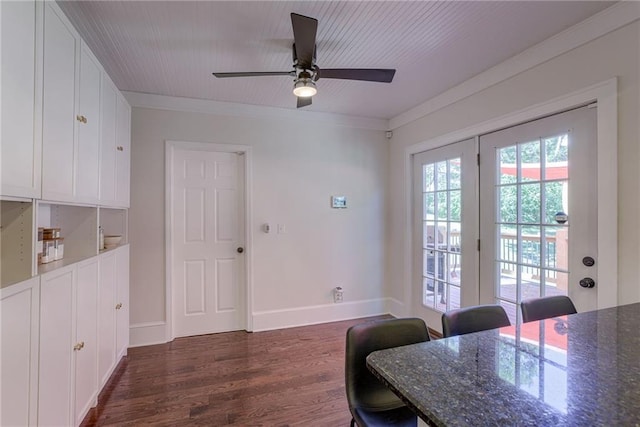 dining space featuring ceiling fan, ornamental molding, and dark hardwood / wood-style floors