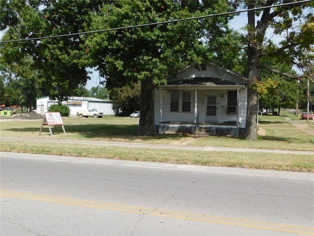 Listing photo 2 for 1002 W 4th St, Pittsburg KS 66762