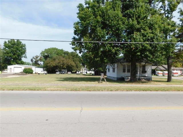 Listing photo 3 for 1002 W 4th St, Pittsburg KS 66762