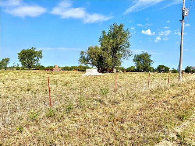 view of yard featuring a rural view