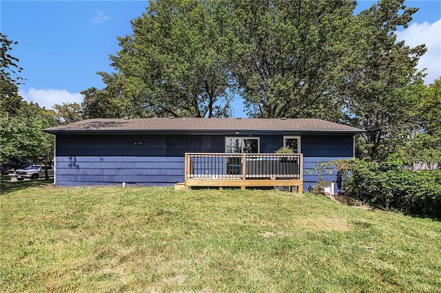 view of front of home featuring a wooden deck and a front yard