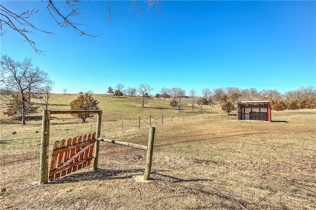 view of yard featuring a rural view