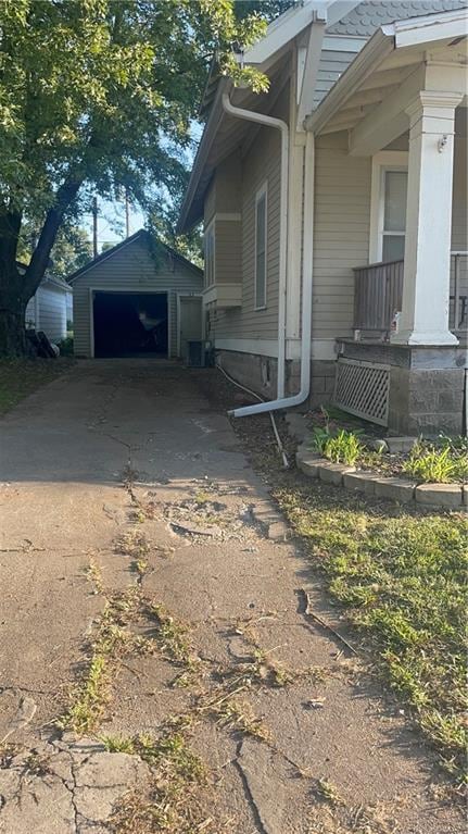 view of side of property with a garage and an outdoor structure