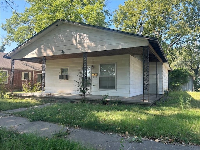 bungalow-style house featuring a front yard and covered porch