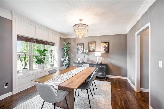 dining space with crown molding, dark hardwood / wood-style floors, and a chandelier