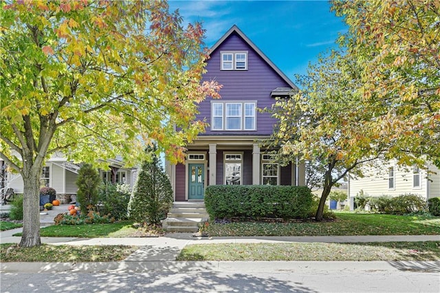 view of front of house featuring a front lawn