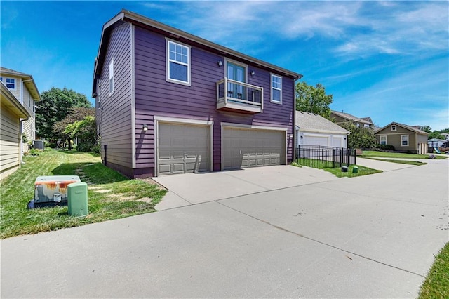 view of front of house with a front lawn