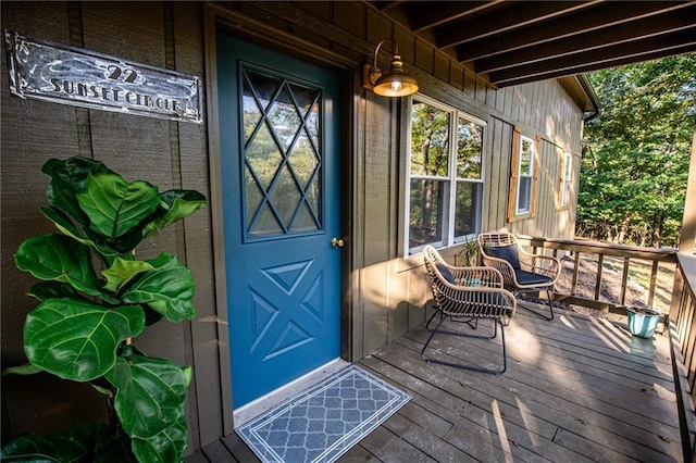 property entrance with covered porch