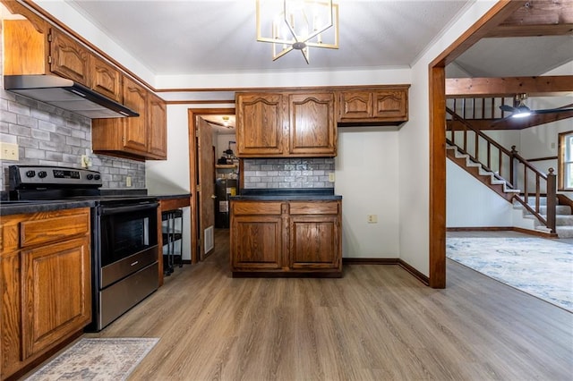 kitchen featuring ornamental molding, an inviting chandelier, stainless steel electric stove, and light hardwood / wood-style floors