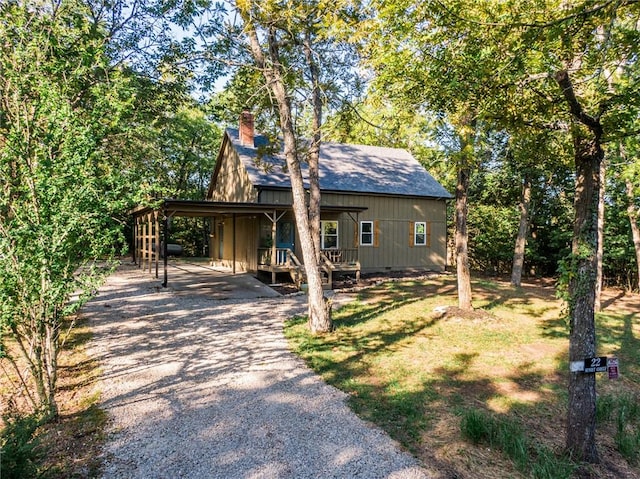 view of front of property featuring a carport and a front lawn