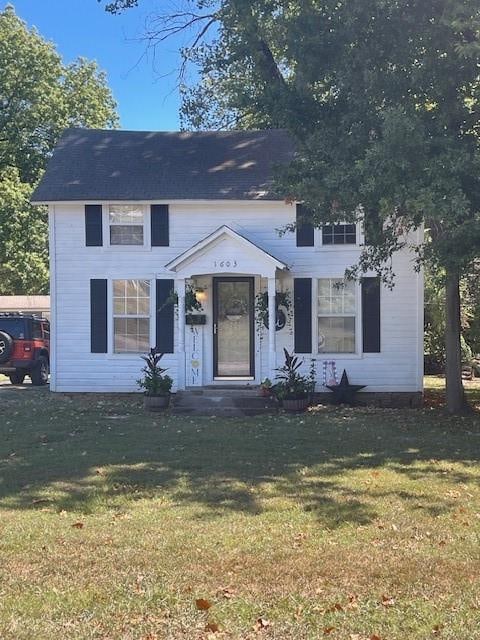 view of front of property with a front lawn