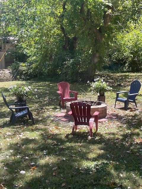 view of yard featuring a fire pit