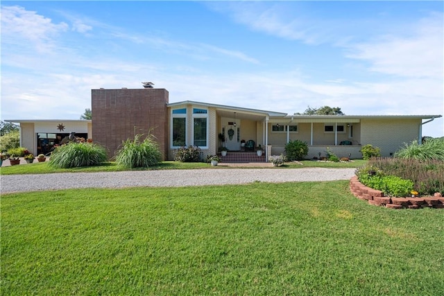 view of front of property featuring covered porch and a front lawn