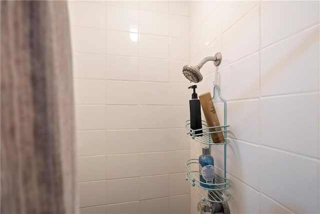 interior details with a tile shower