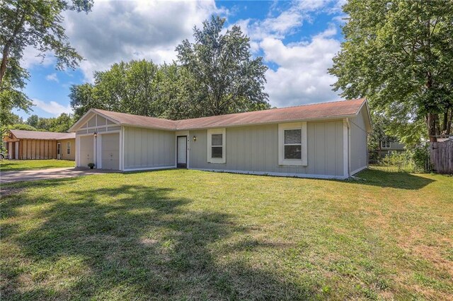 single story home featuring a front yard and a garage