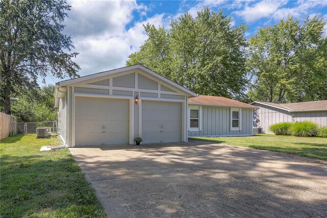 single story home featuring a front yard