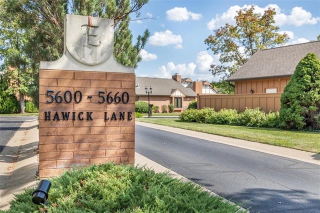 view of community / neighborhood sign