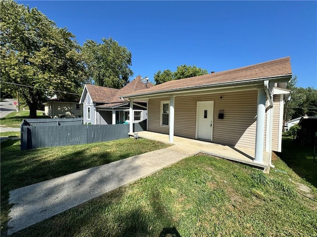 view of front of house with a front yard