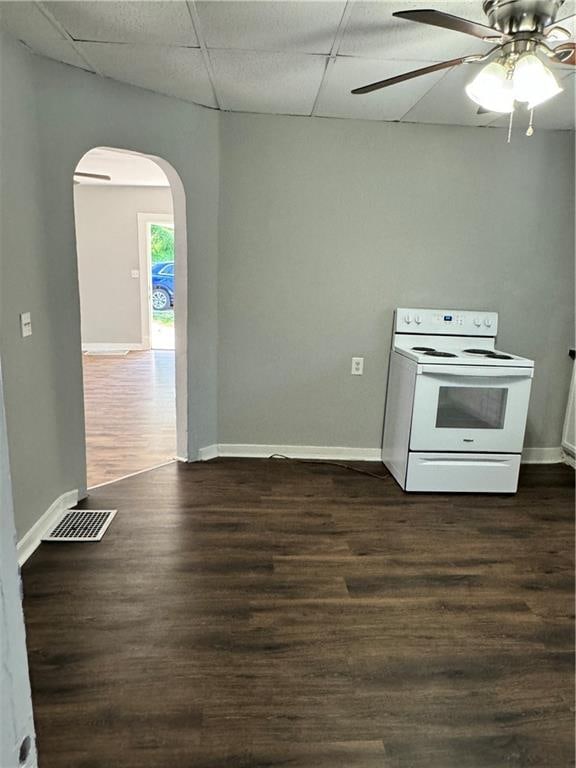 kitchen featuring dark wood-type flooring, ceiling fan, electric range, and a paneled ceiling