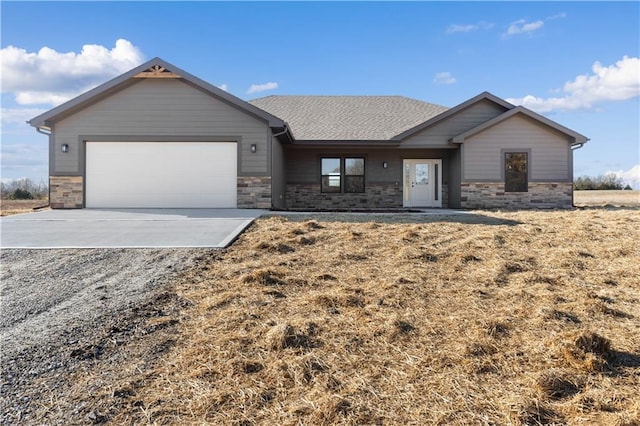 view of front facade featuring a front lawn and a garage